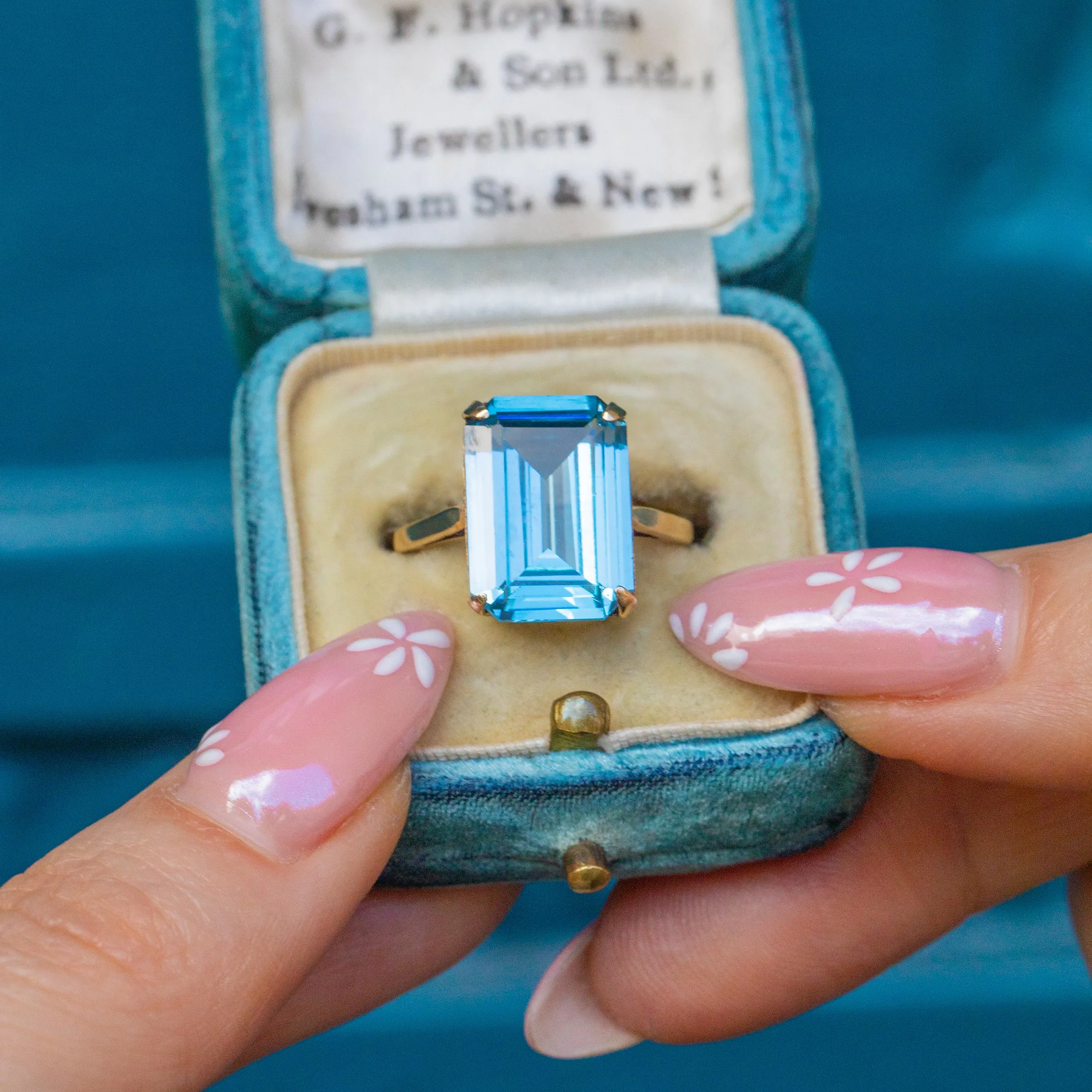 9ct Gold Blue Spinel Cocktail Ring, 7.00ct