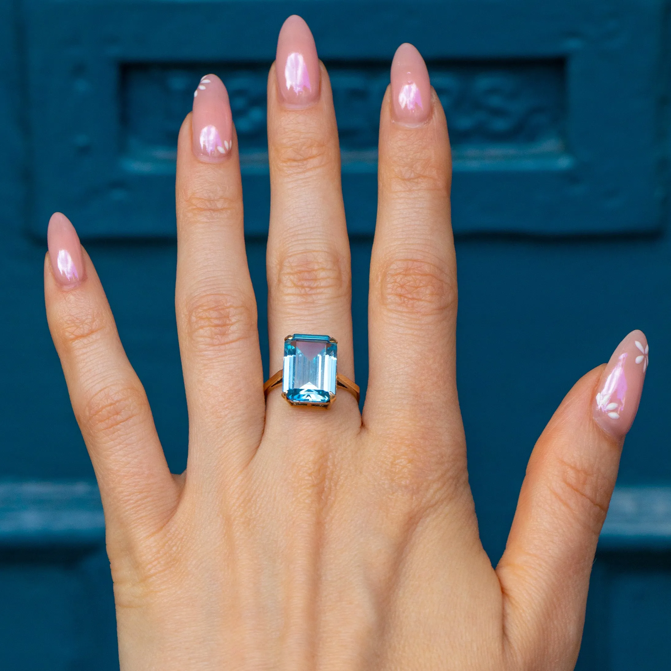 9ct Gold Blue Spinel Cocktail Ring, 7.00ct