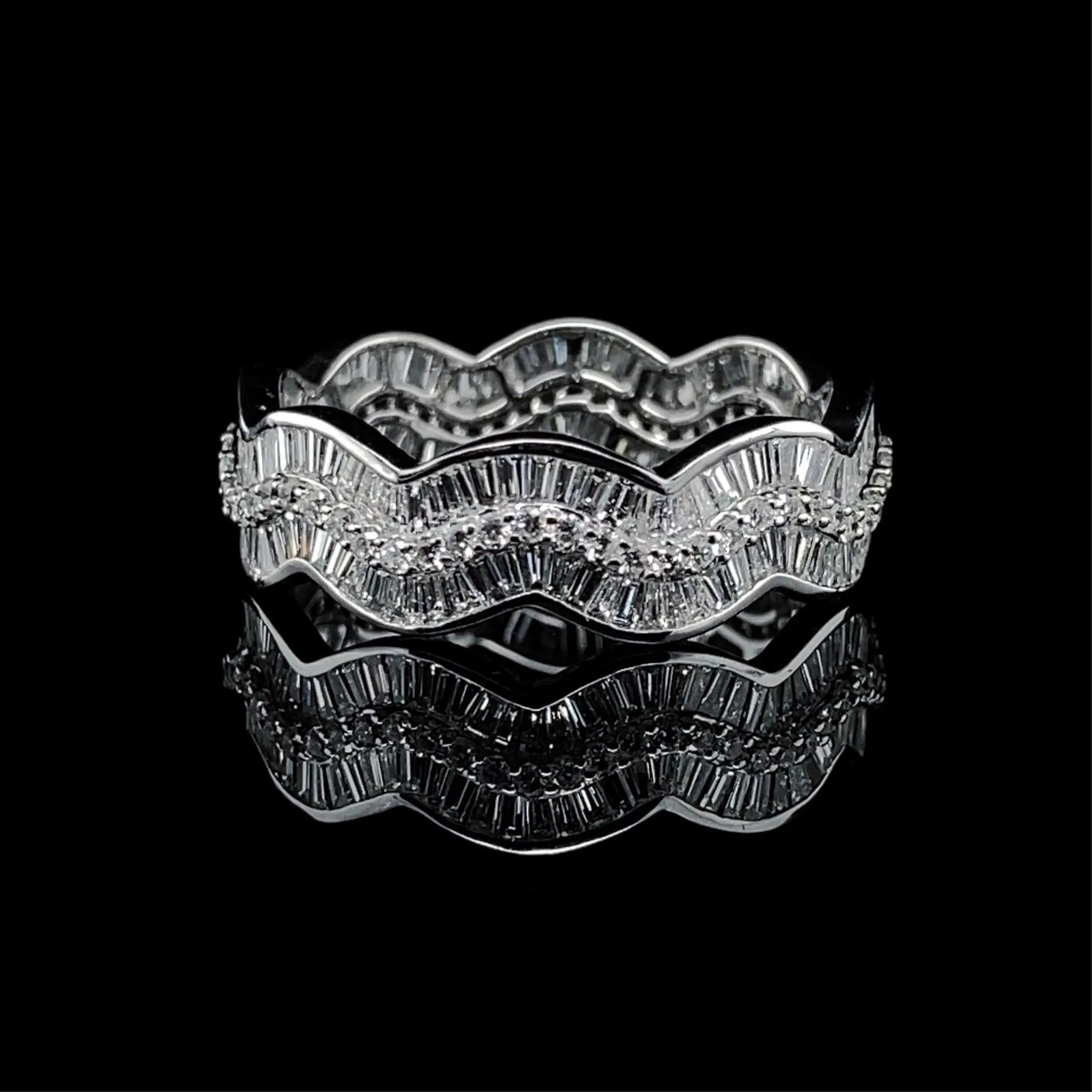 #BA82 | Full Eternity Wavy Baguette Diamond Ring 18kt