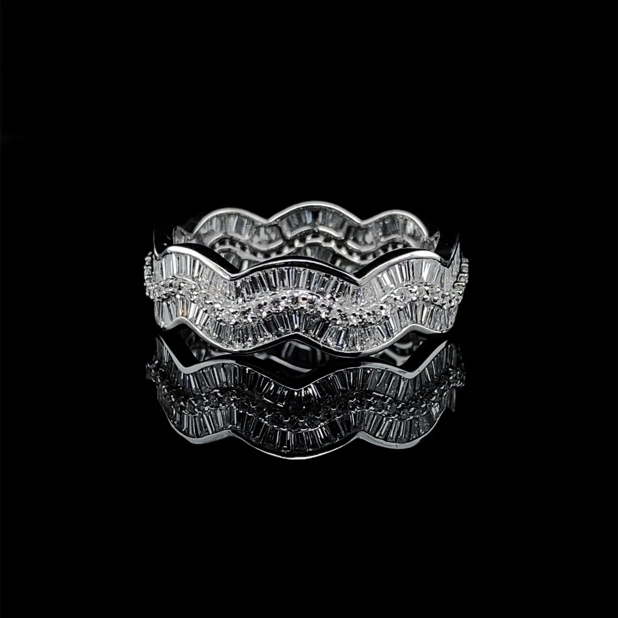 #BA82 | Full Eternity Wavy Baguette Diamond Ring 18kt