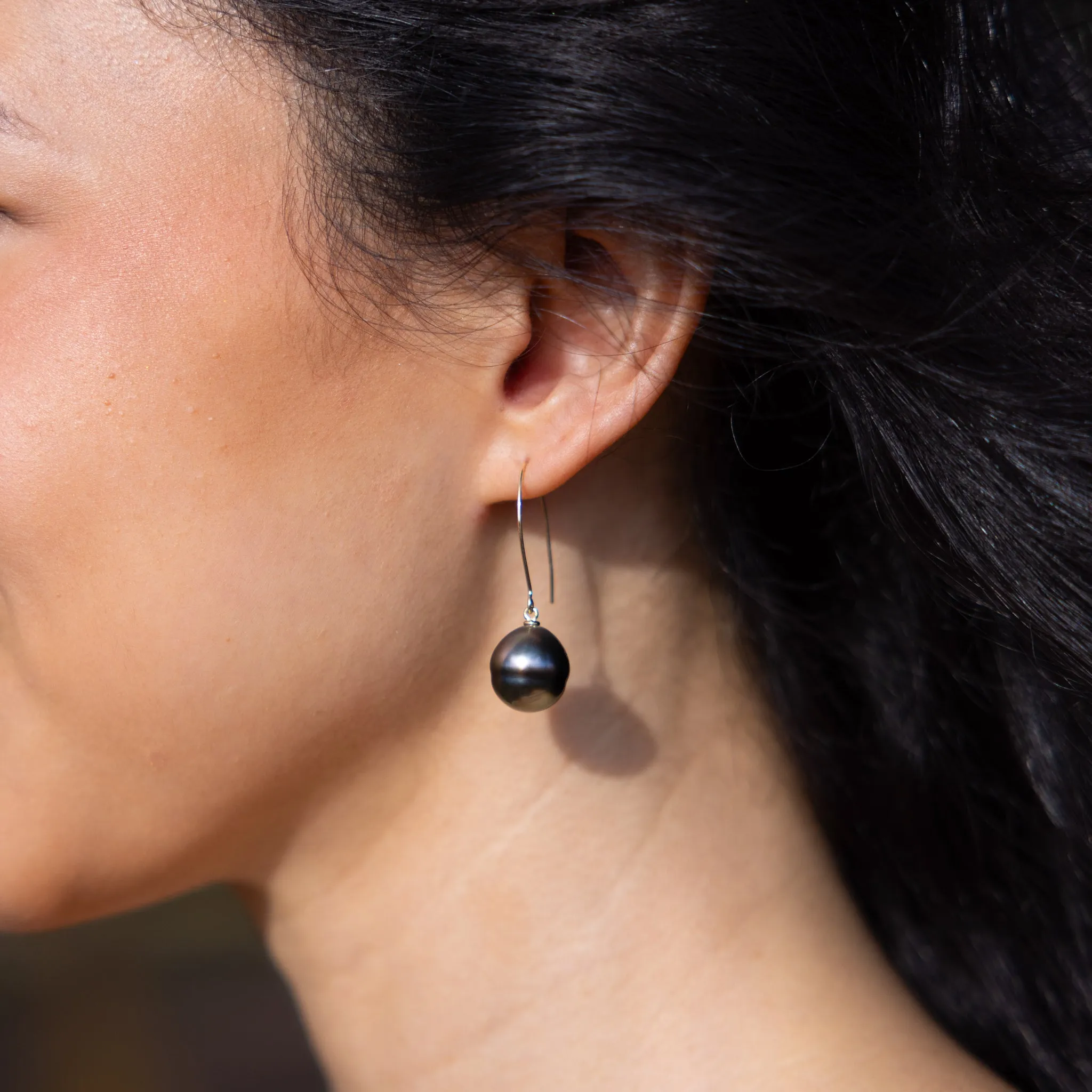 Circle Tahitian Black Pearl Earrings in Gold - 12-15mm