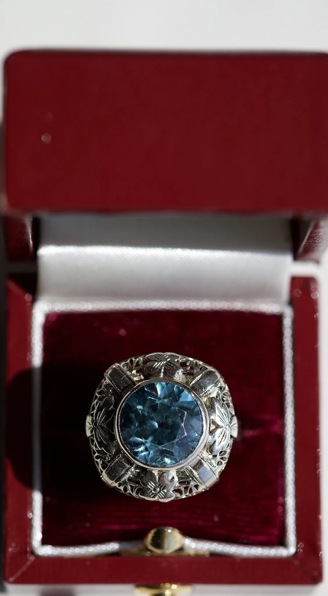 Edwardian 5.15 Carat Blue Zircon White Gold Ring