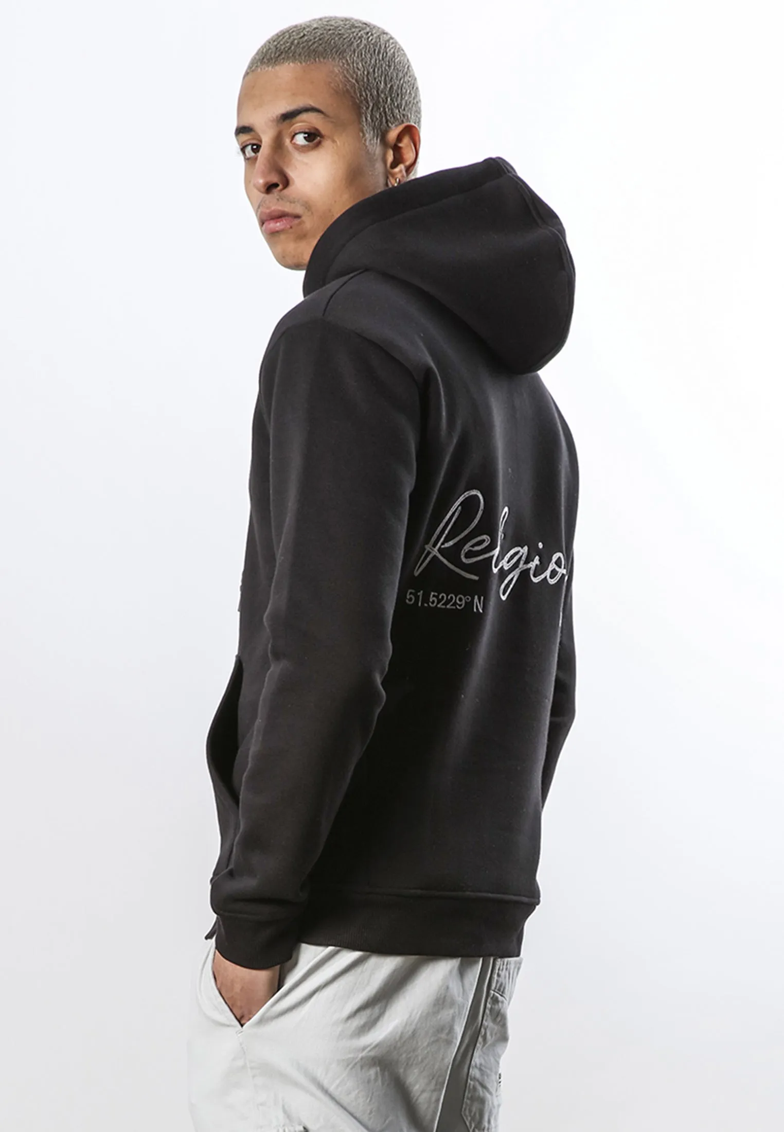 EMBROIDERED HOODIE BLACK