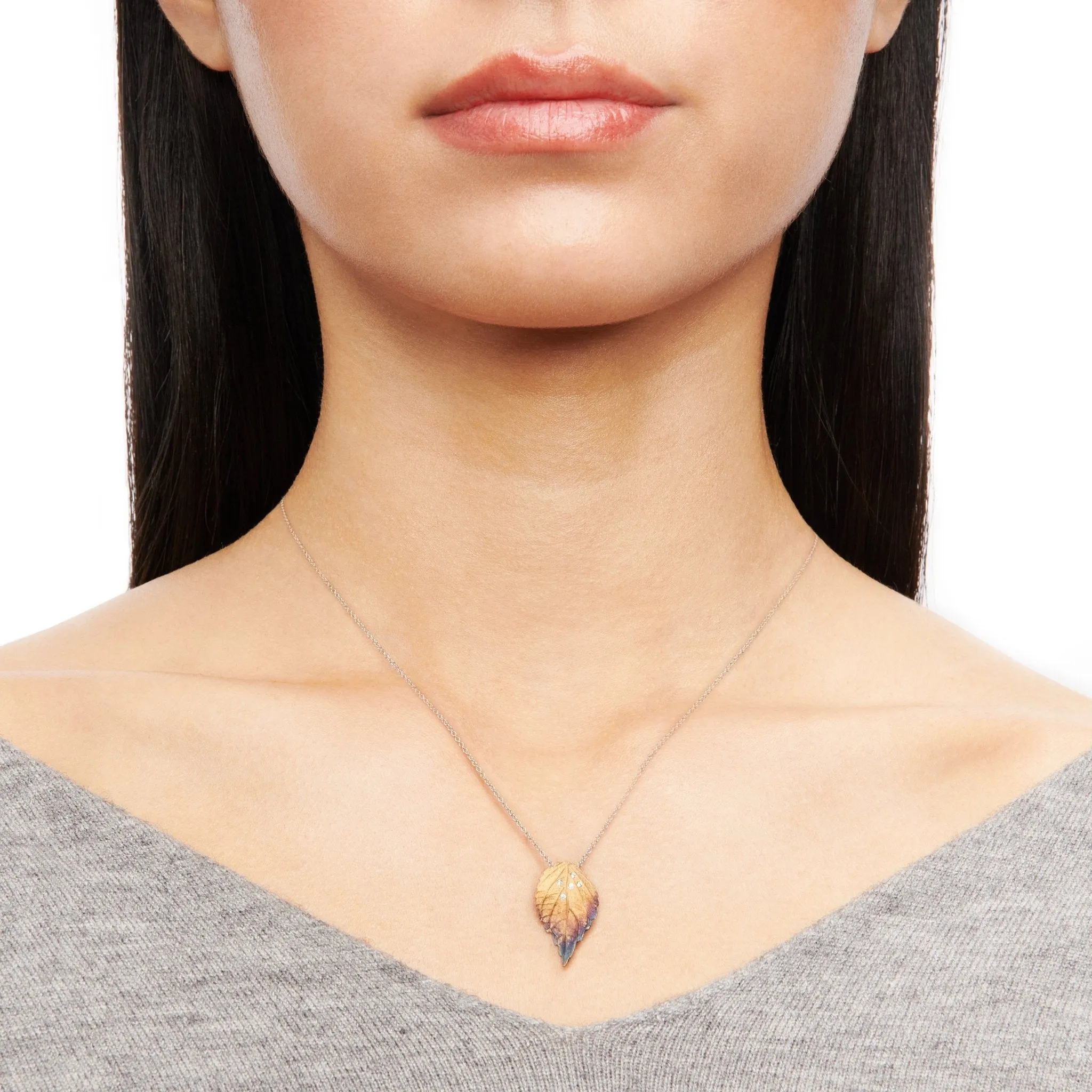 Fallen Leaves Pendant Necklace in 18k Gold with Diamonds