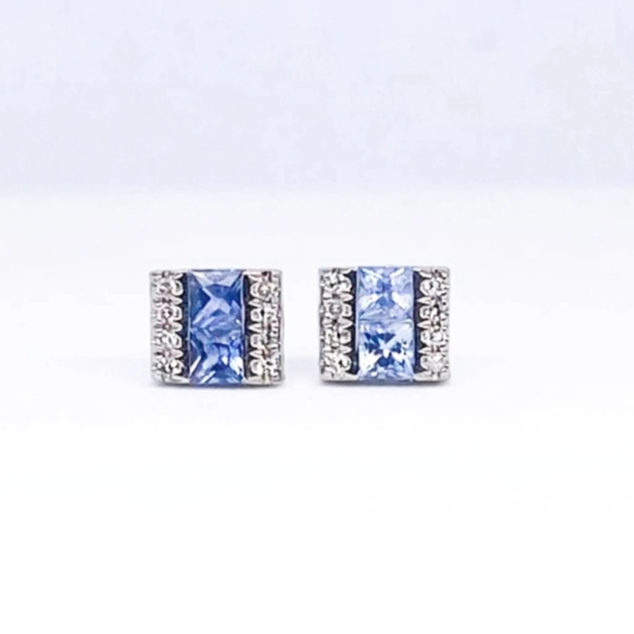 #LVNA2024 | Blue Sapphire Bar Stud Diamond Earrings 14kt