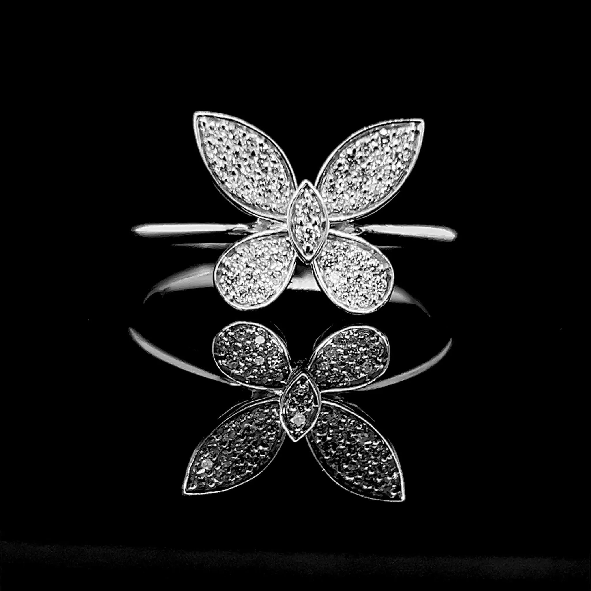 #LVNA2024 | Butterfly Paved Diamond Ring 18kt