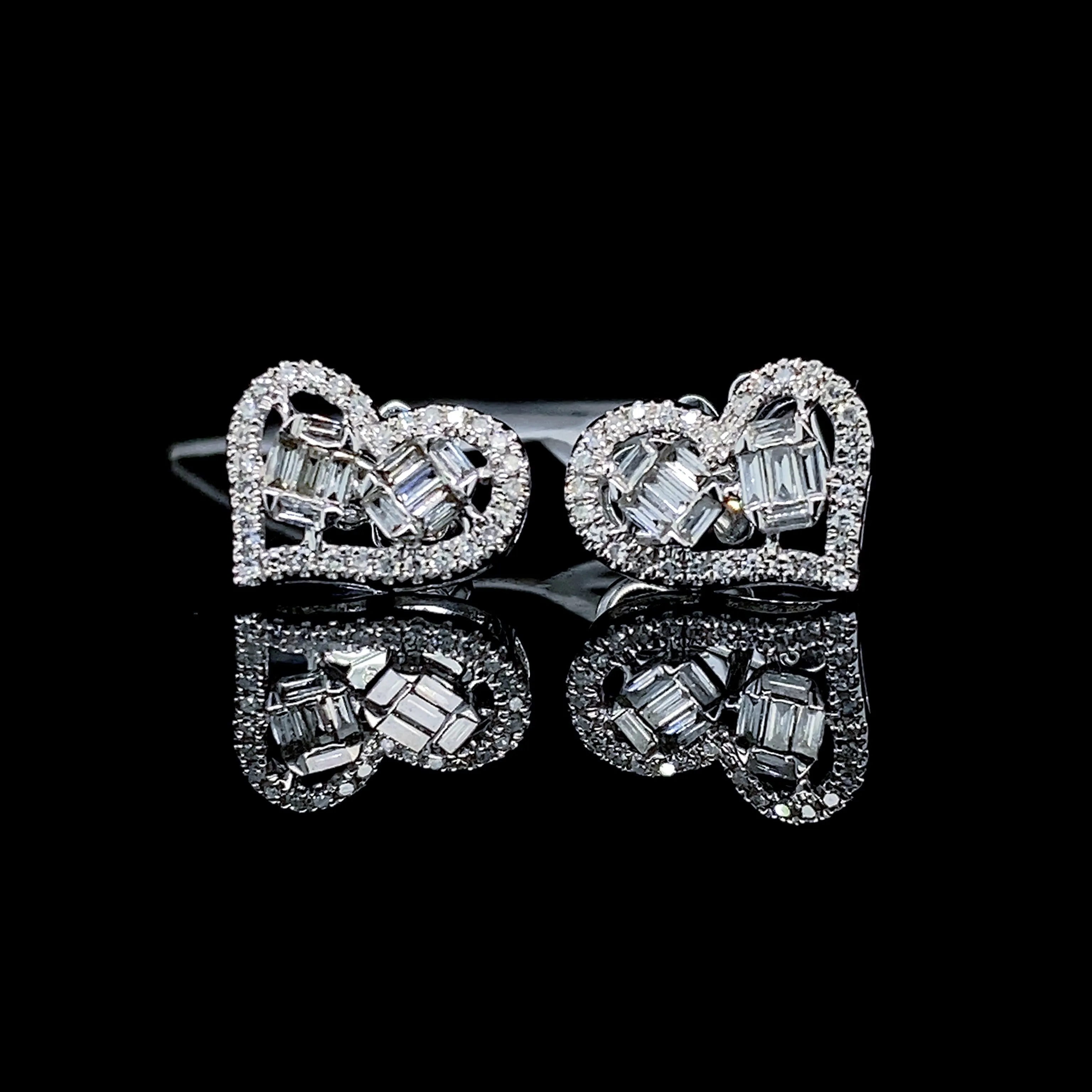 #LVNA2024 | Classic Heart Oval Stud Diamond Earrings 14kt